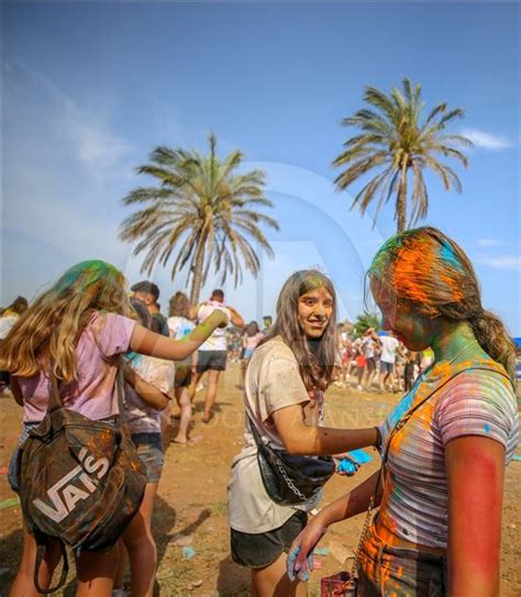 A­n­t­a­l­y­a­­d­a­ ­r­e­n­k­l­i­ ­f­e­s­t­i­v­a­l­
